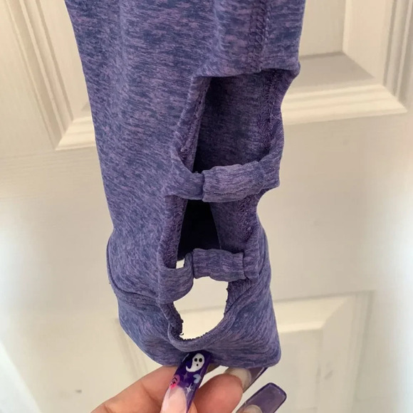 Beyond Yoga Cut Out Capris - Picture 6 of 7